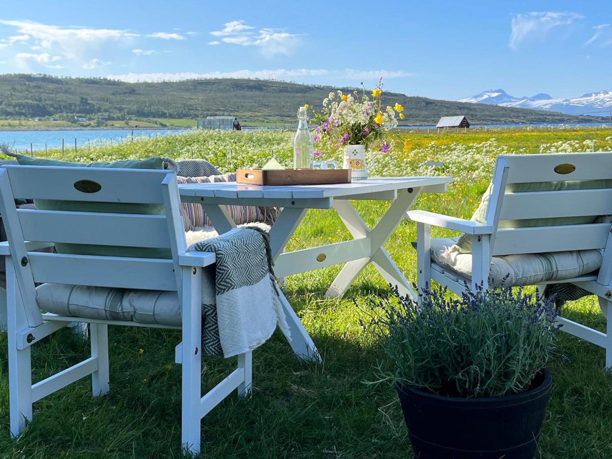 Hos Laura & Valdemar Villa Nord-Lenangen Buitenkant foto