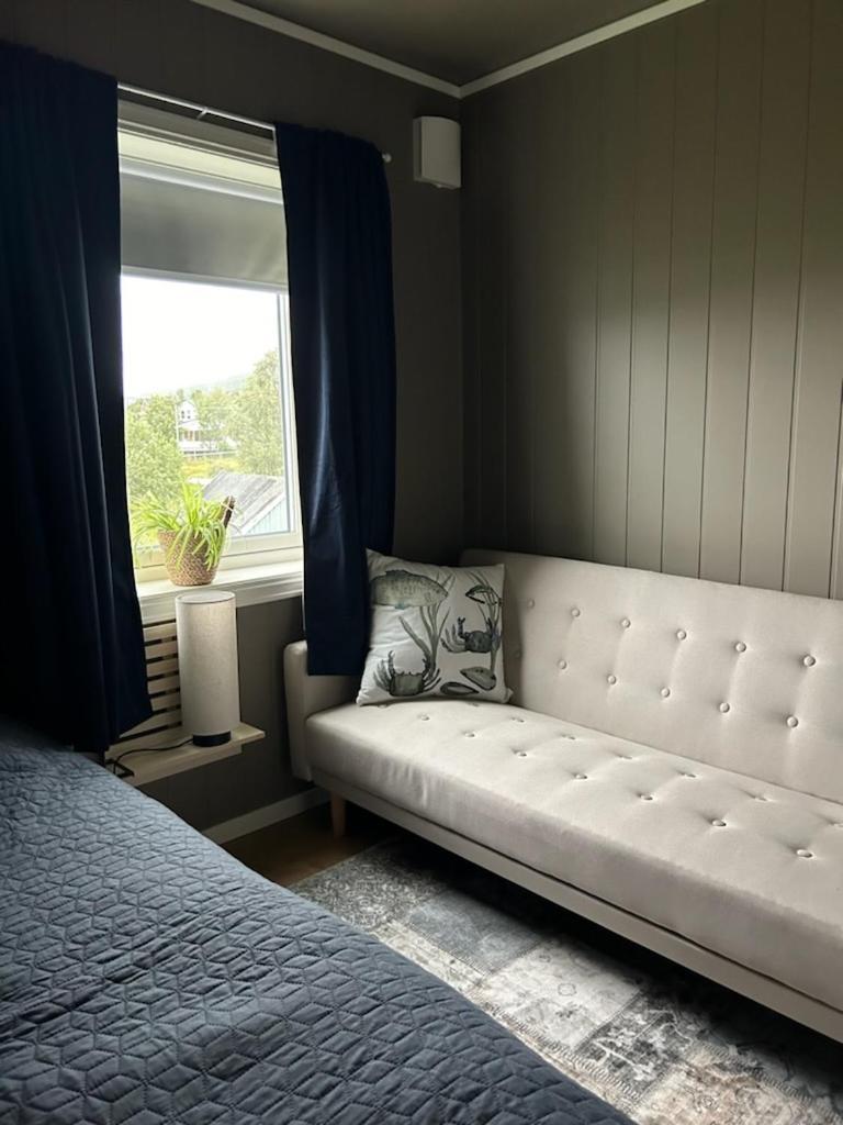 Hos Laura & Valdemar Villa Nord-Lenangen Buitenkant foto